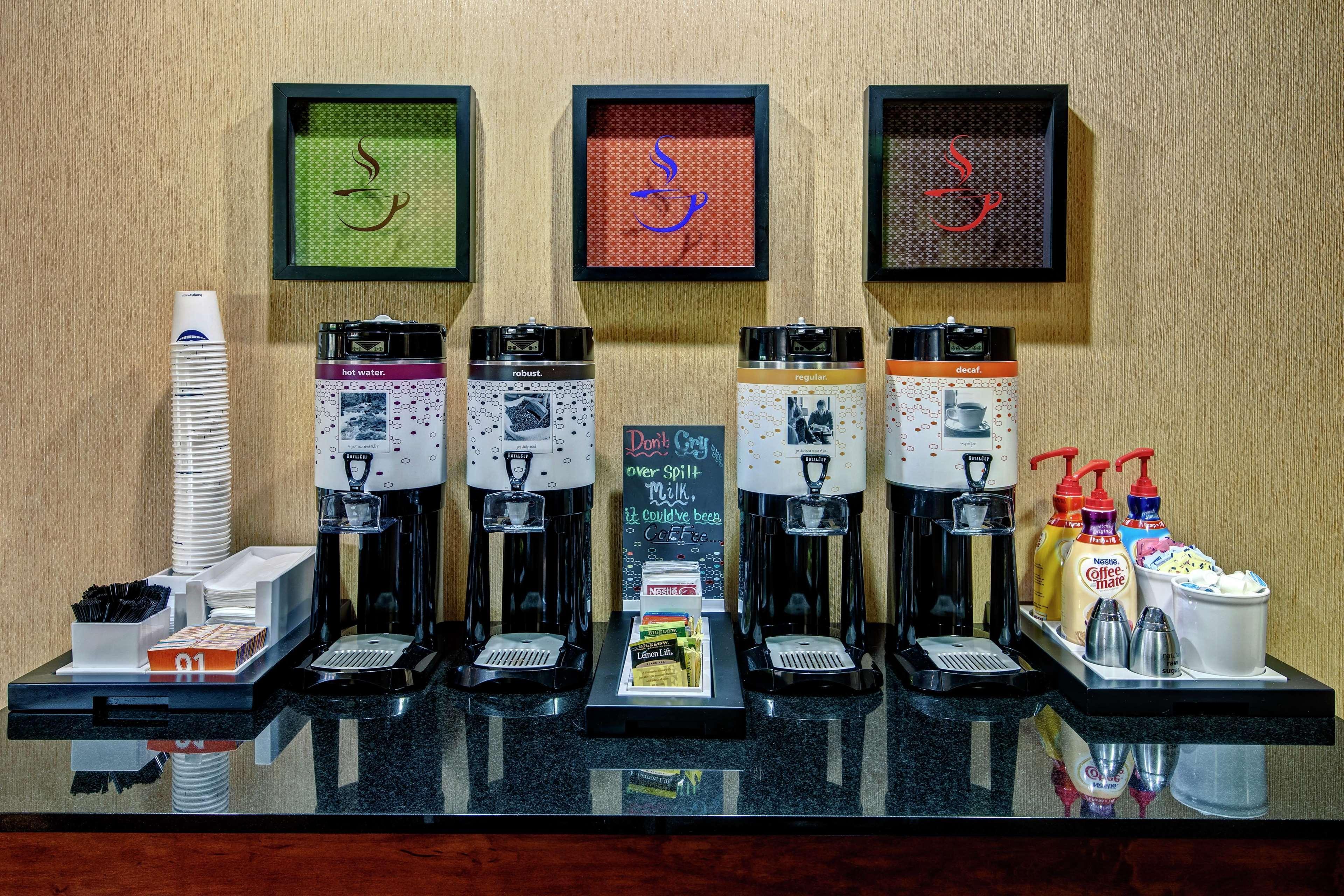 ハンプトン イン コリンス Corinth エクステリア 写真